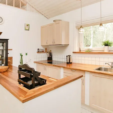 Holiday Iv * Hals
